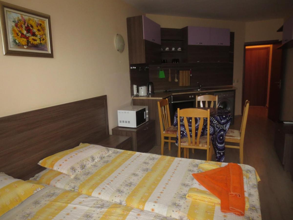 Fantasy Apartments Saint Constantine And Helena Resort سينتس قسطنطين وهيلينا المظهر الخارجي الصورة