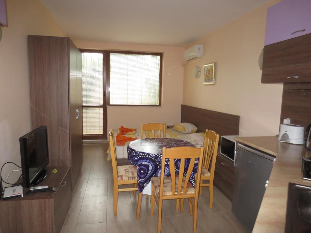 Fantasy Apartments Saint Constantine And Helena Resort سينتس قسطنطين وهيلينا المظهر الخارجي الصورة