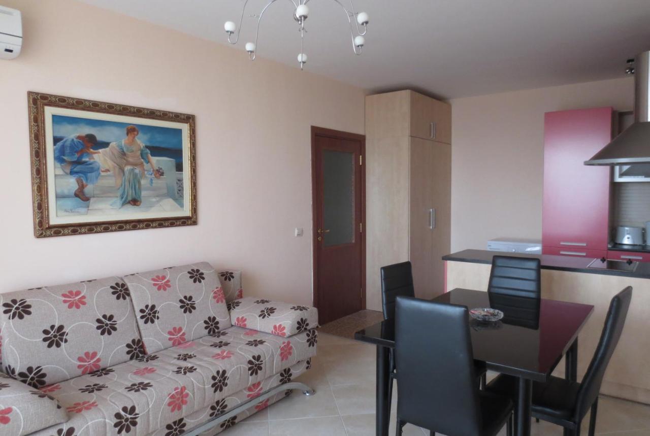 Fantasy Apartments Saint Constantine And Helena Resort سينتس قسطنطين وهيلينا المظهر الخارجي الصورة