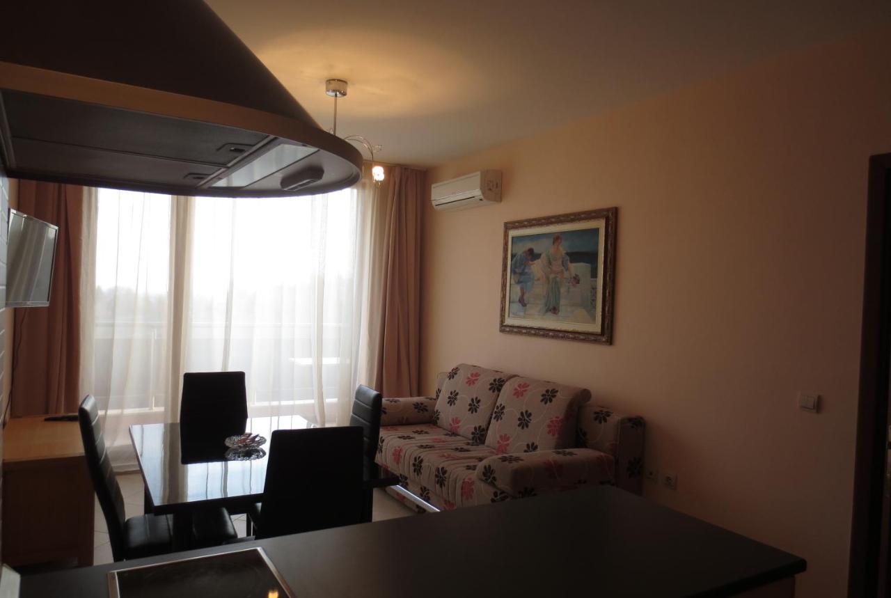 Fantasy Apartments Saint Constantine And Helena Resort سينتس قسطنطين وهيلينا المظهر الخارجي الصورة