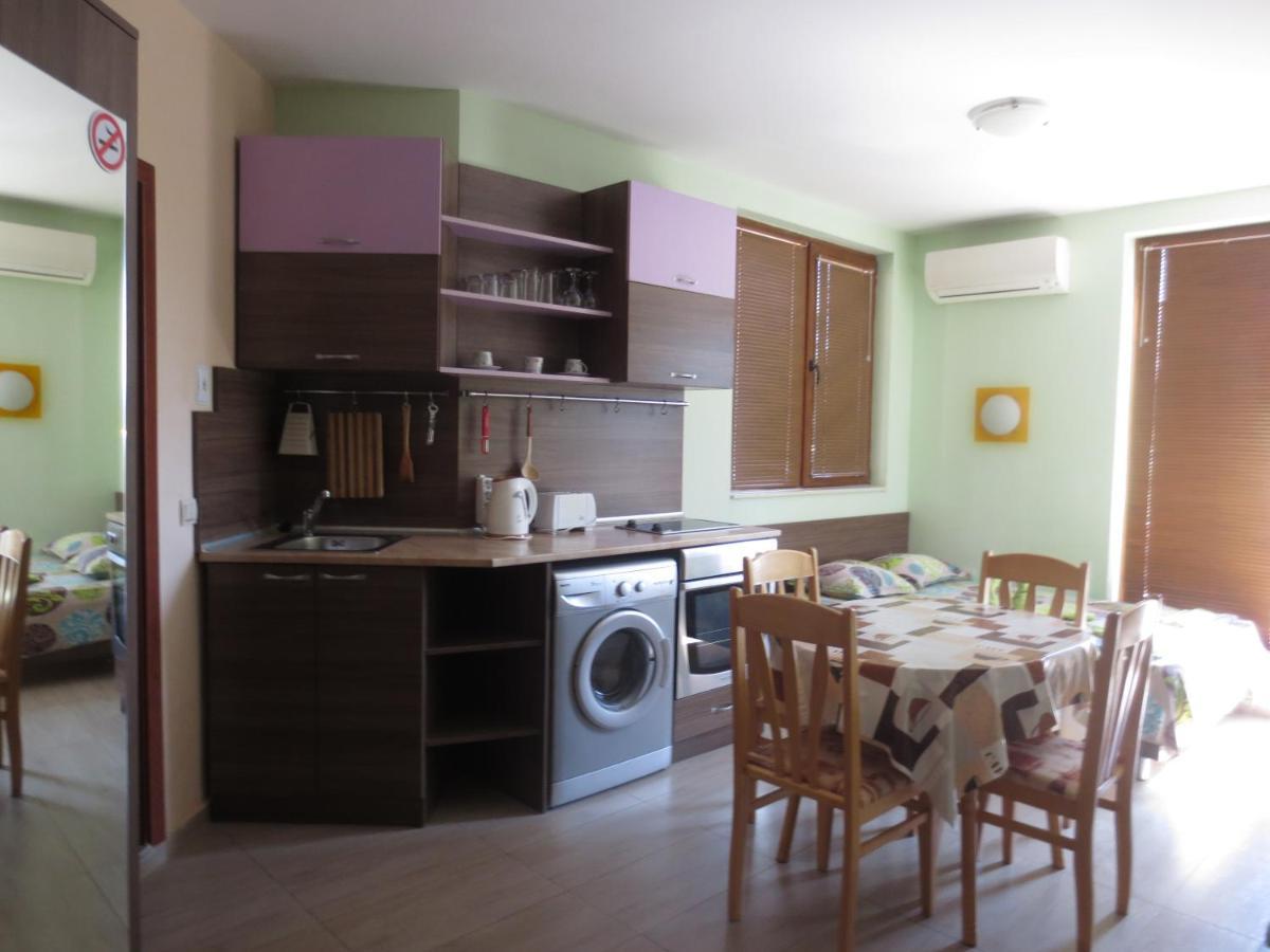 Fantasy Apartments Saint Constantine And Helena Resort سينتس قسطنطين وهيلينا المظهر الخارجي الصورة
