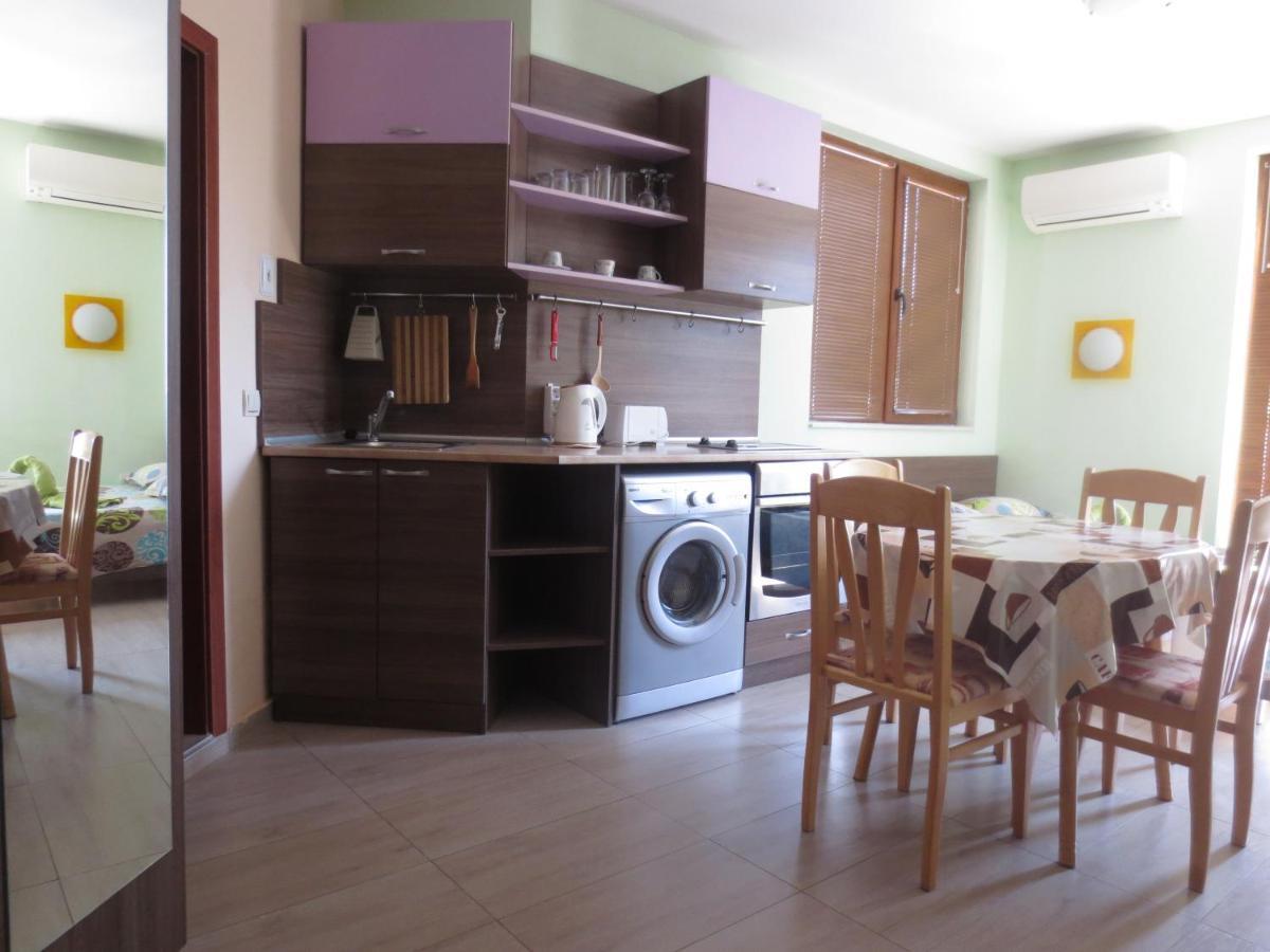 Fantasy Apartments Saint Constantine And Helena Resort سينتس قسطنطين وهيلينا المظهر الخارجي الصورة