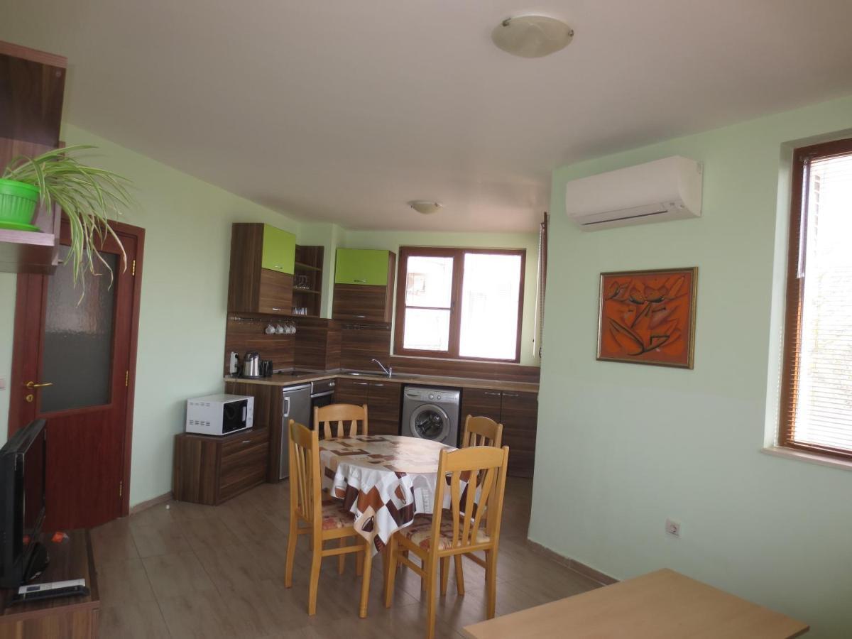 Fantasy Apartments Saint Constantine And Helena Resort سينتس قسطنطين وهيلينا المظهر الخارجي الصورة