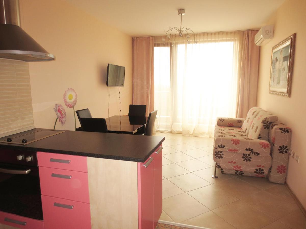 Fantasy Apartments Saint Constantine And Helena Resort سينتس قسطنطين وهيلينا المظهر الخارجي الصورة