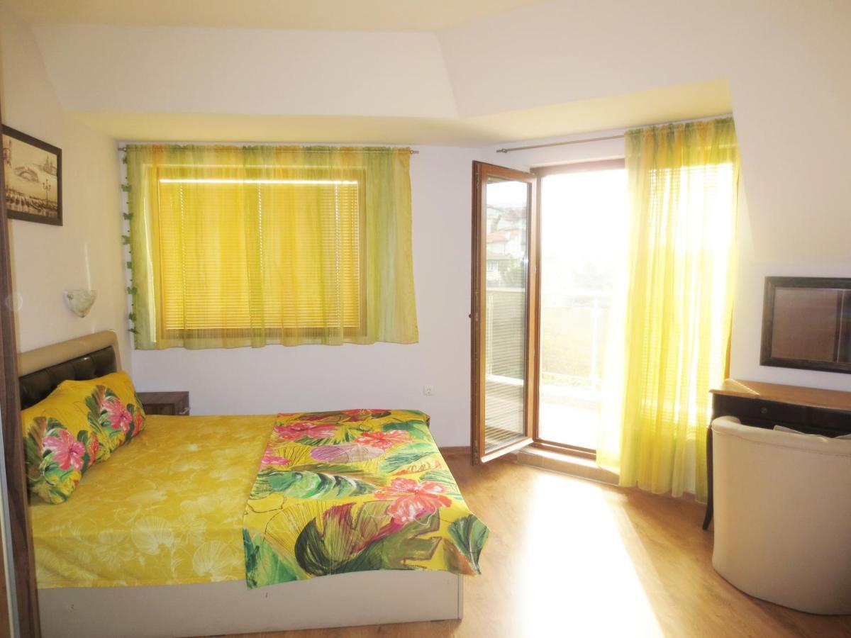Fantasy Apartments Saint Constantine And Helena Resort سينتس قسطنطين وهيلينا المظهر الخارجي الصورة