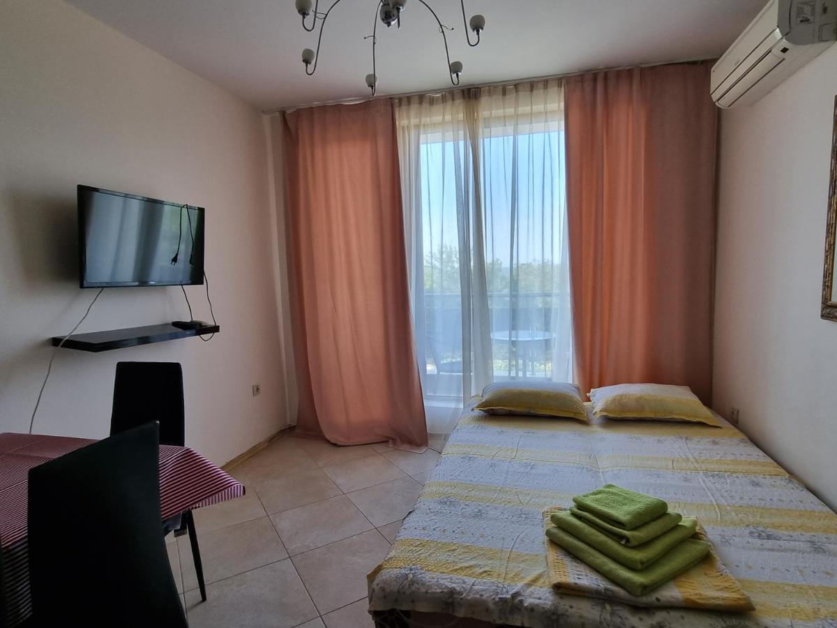 Fantasy Apartments Saint Constantine And Helena Resort سينتس قسطنطين وهيلينا المظهر الخارجي الصورة