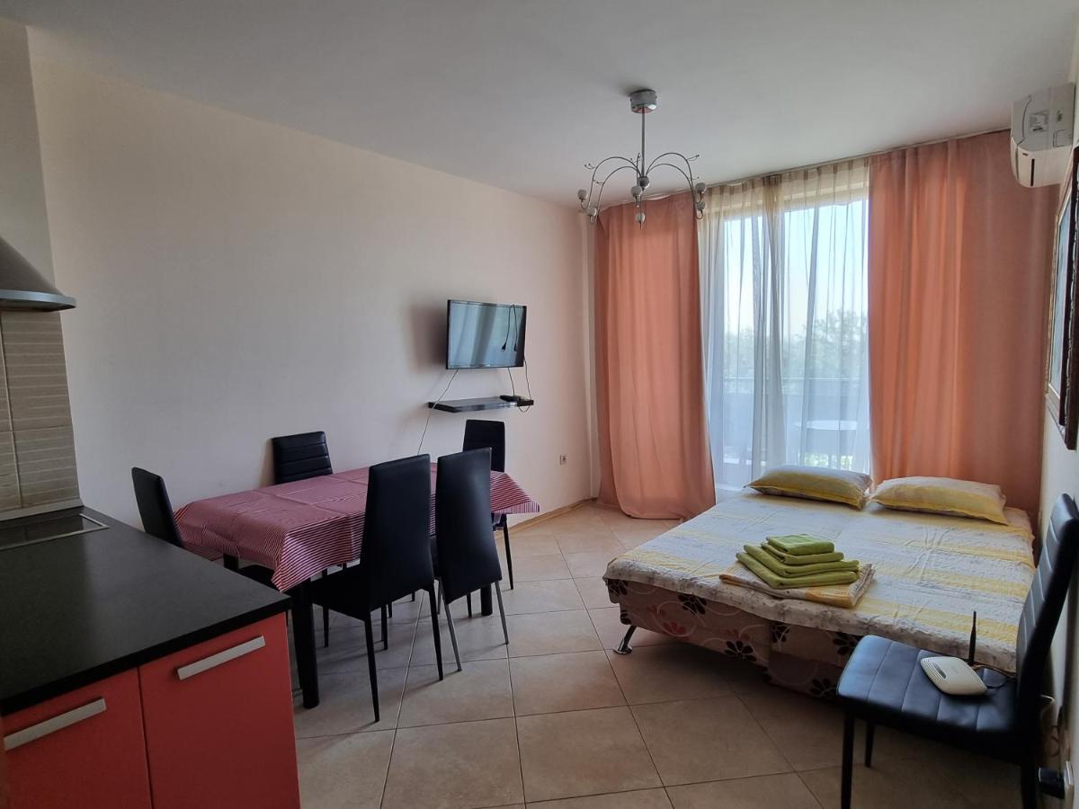 Fantasy Apartments Saint Constantine And Helena Resort سينتس قسطنطين وهيلينا المظهر الخارجي الصورة