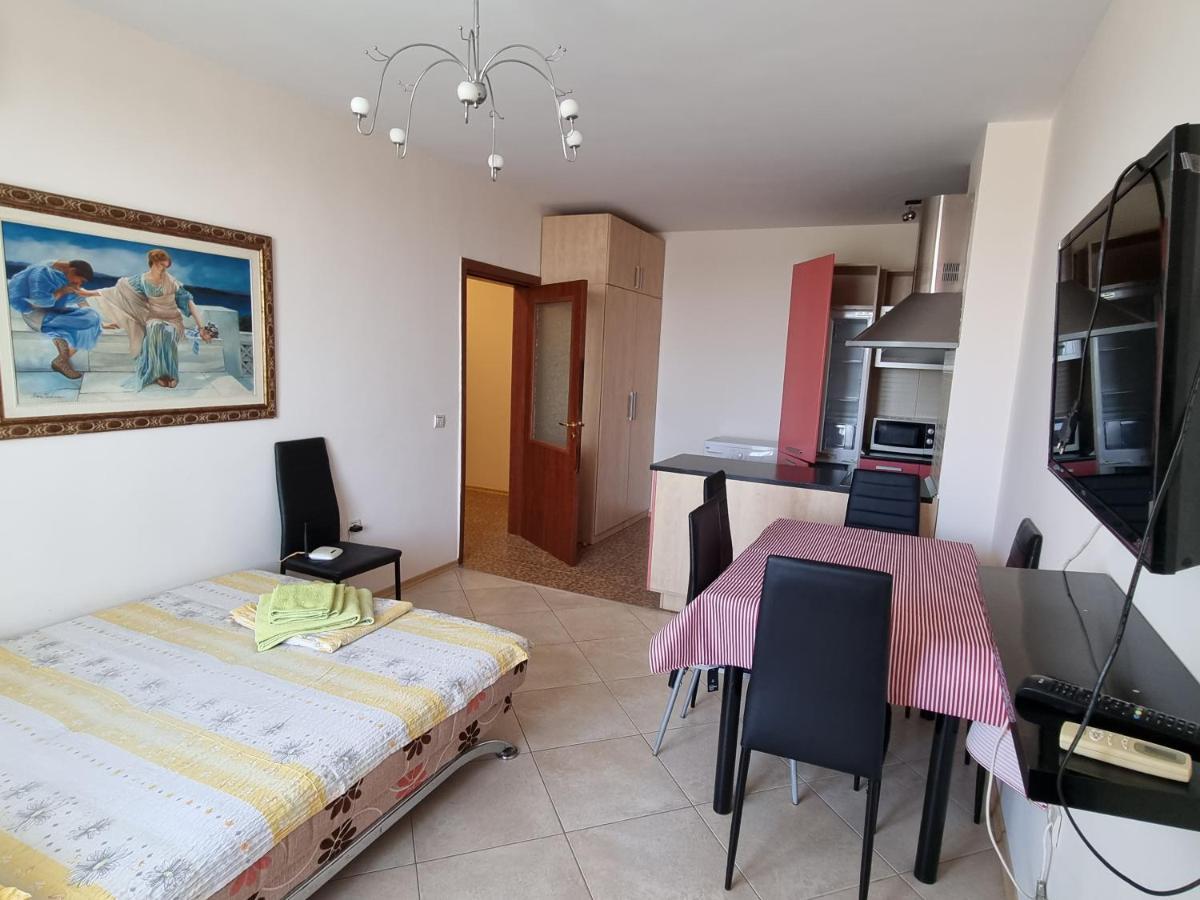 Fantasy Apartments Saint Constantine And Helena Resort سينتس قسطنطين وهيلينا المظهر الخارجي الصورة