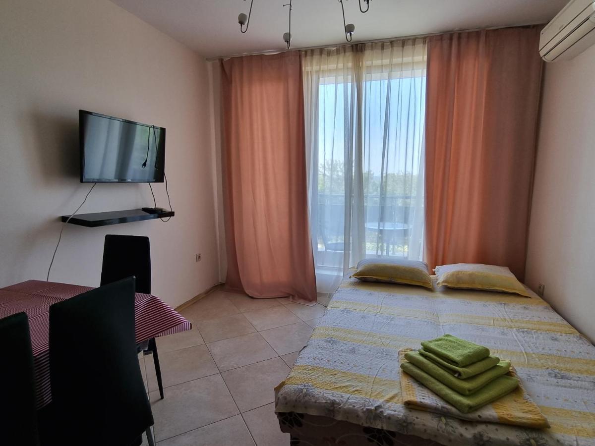 Fantasy Apartments Saint Constantine And Helena Resort سينتس قسطنطين وهيلينا المظهر الخارجي الصورة